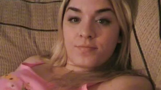 Ont fait de l'anal pendant que les parents ne sont pas à la film porno francais 1990 maison