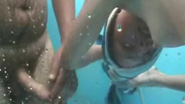 Fille porno français dialogue de luxe s'est donnée à un mec sous la douche
