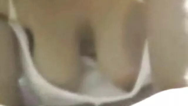 Le patron a coincé une secrétaire sensuelle entre les rouleaux porn francais film
