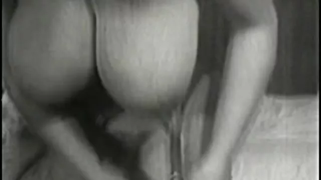 Fille juteuse baisée sous la tv porno français douche