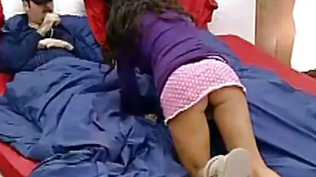 La fille noire sucée avec porno francais tv un plug anal dans le cul