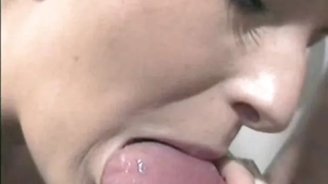 Blonde prend la bite d'un brun et gémit films porno complet francais bien