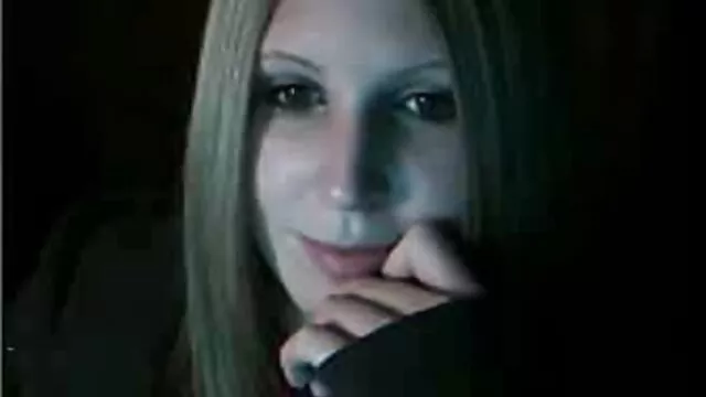 Belle film porno x américain fille masturbe doucement sa chatte sensible