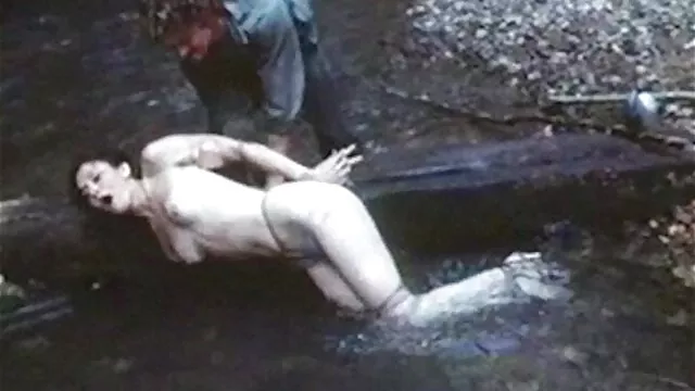 Sexe adolescent dans la salle anime porno vf de bain
