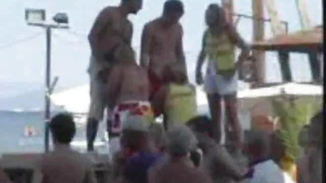 La séance photo de la fille s'est transformée en sexe porno africain langue français anal