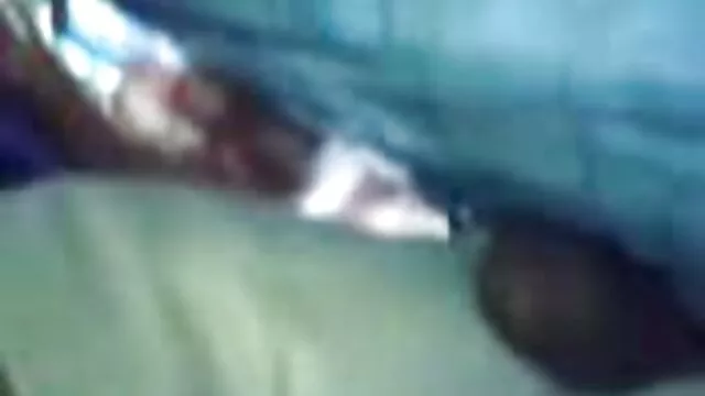 Poussin avec film porno gratuit et français un beau butin suce la caméra