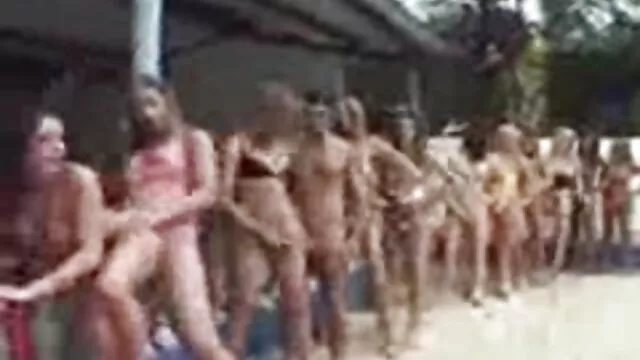 Gangbang films gratuits porno francais d'une superbe femme brune