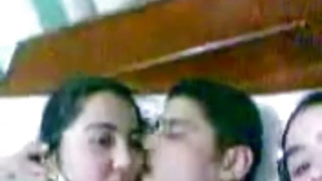 Le gymnaste a couché film porno 2019 français avec un homme chauve dans la salle de bain