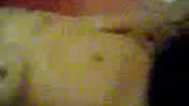 Une milf mature se fait film erotique gratuit francais prendre en levrette sans enlever ses collants