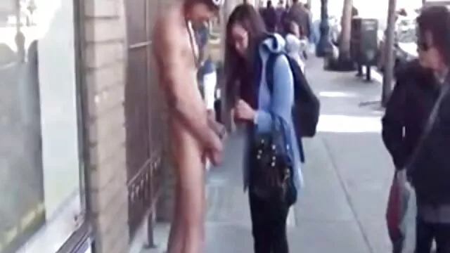 Une fille sautant sur streaming porno français une bite dure a une éjaculation crédible dans la bouche