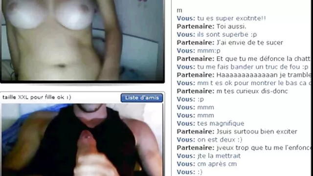 Un long gode film porno francais et gratuit transforme l'anus étroit du modèle en creux