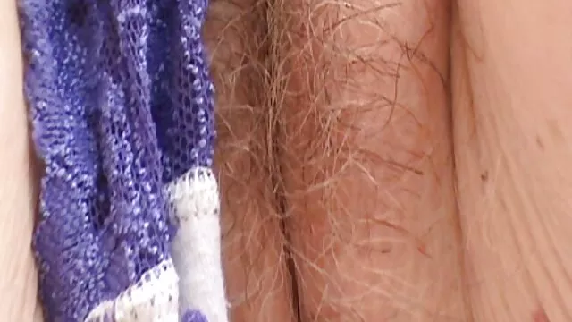 Un mec chauve baisé dans le cul d'une jolie jeune femme je voudrais voir un film porno français avec de beaux seins