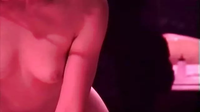 Ébène musclé a tiré une blonde sur sex prono français une grosse bite