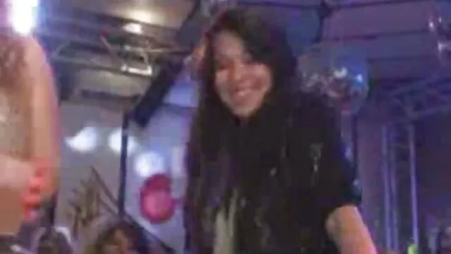 Sosalovo video en francais xxx d'une brune joyeuse