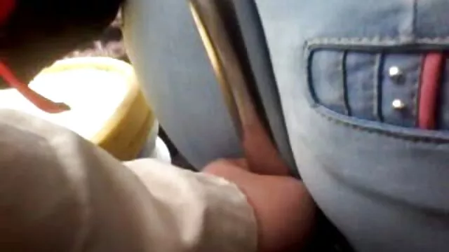 Des lesbiennes bien soignées se sont livrées à un caméraman excité au film porno en langue francais casting