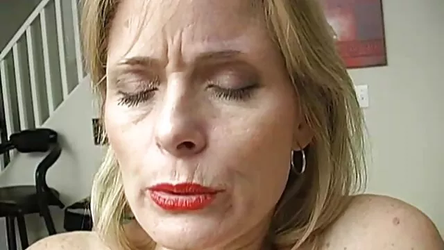 Maîtresse aux gros seins baisée dans superbe film porno avec une pornstar française très cochon la bouche et le cul