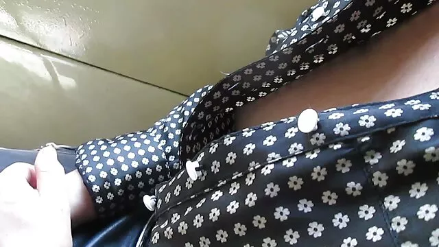 Poivre de webcam francais xxx moustache inséré à une jolie brune