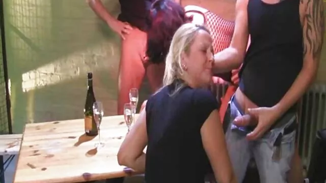 Femme se film complet italien porno fait baiser par deux