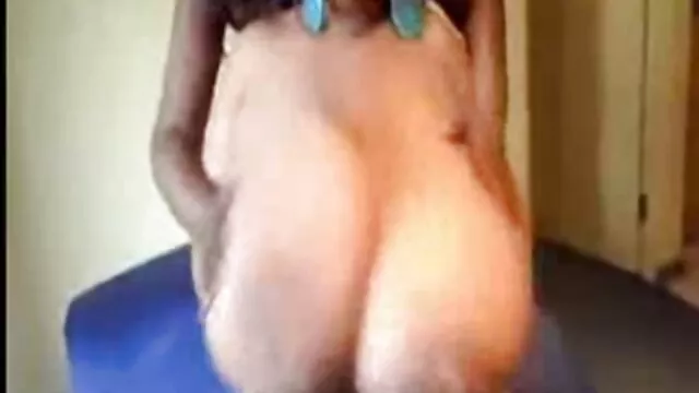 Se donne le cul sur vidéo pornographique francais un bateau blanc comme neige